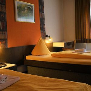 Zimmer mit zwei Einzelbetten